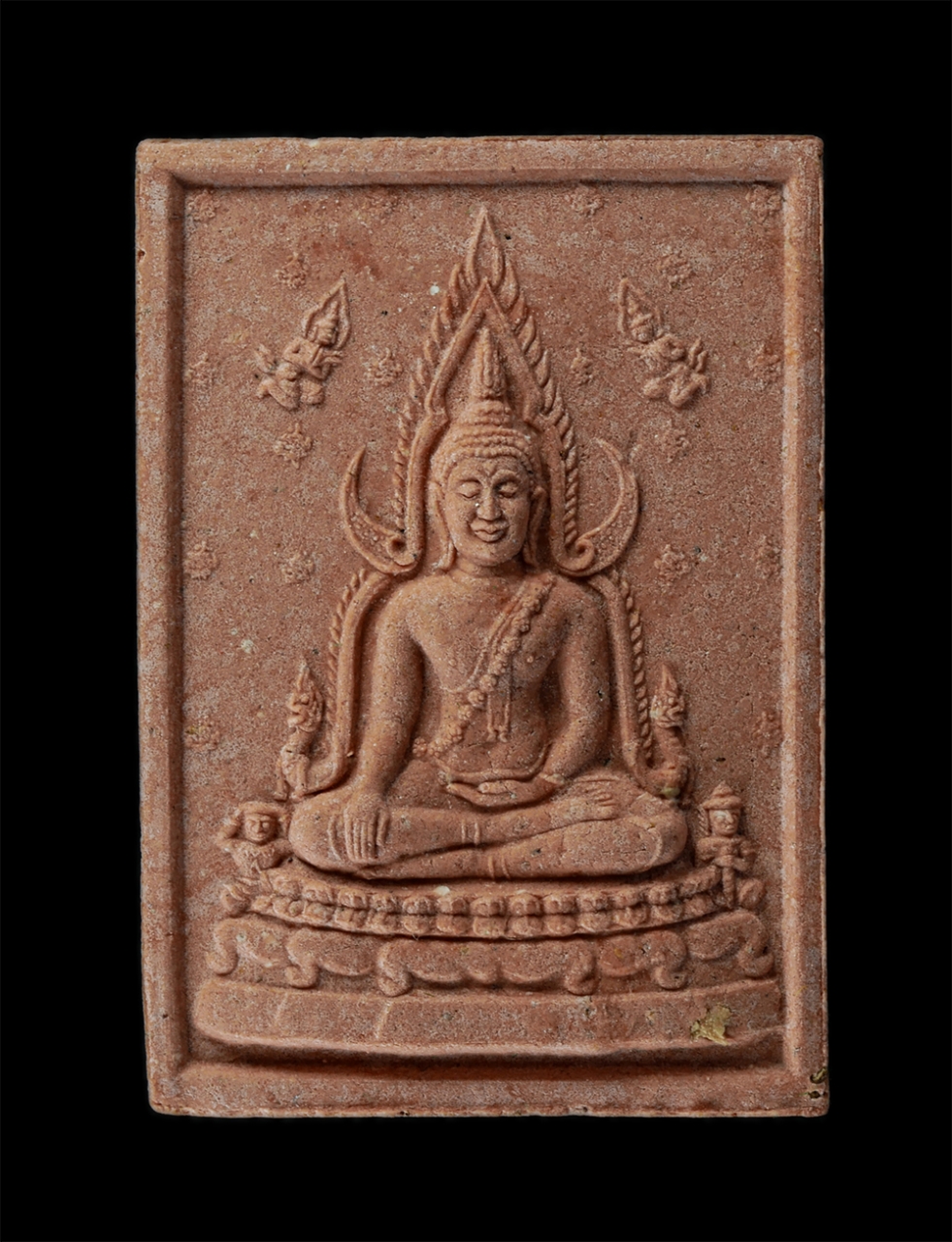 18Aug24 (24)p.jpg - พระผงฉลองพุทธชยันตี 2600 ปี แห่งการตรัสรู้ พ.ศ.2555 พระพุทธชินราช หลังหลวงพ่อประสิทธิ์ ปุญฺญมากโร วัดป่าหมู่ใหม่ อ.แม่แตง จ.เชียงใหม่ เนื้อผงพุทธคุณ ผ [..] | https://kamulet.in.th